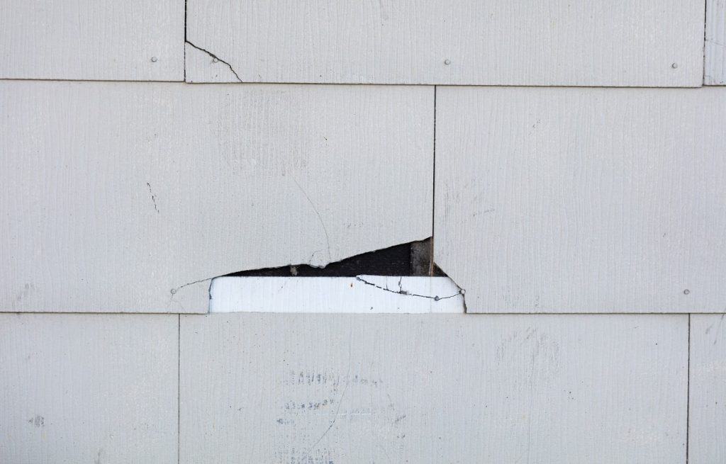 8 Causes of Warping, Buckling, or Cracking in Your Siding Triangle
