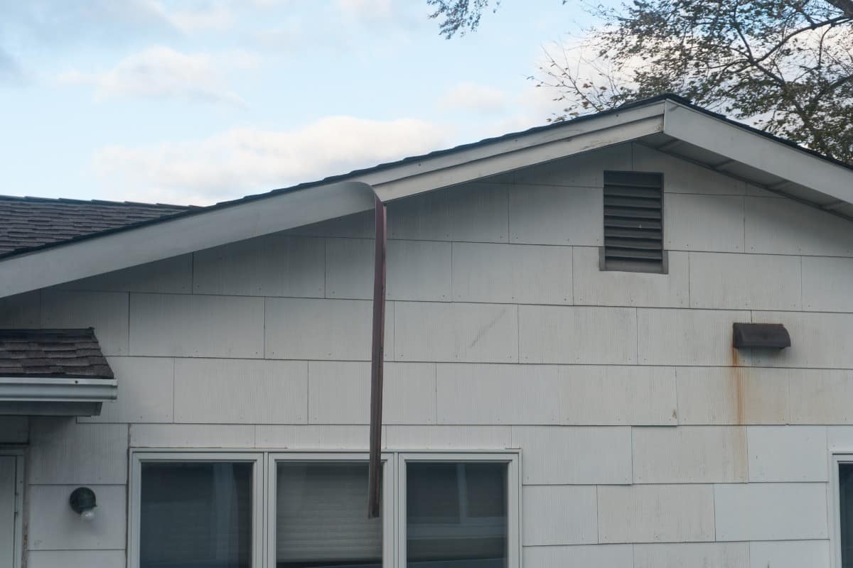 8 Causes of Warping, Buckling, or Cracking in Your Siding Triangle